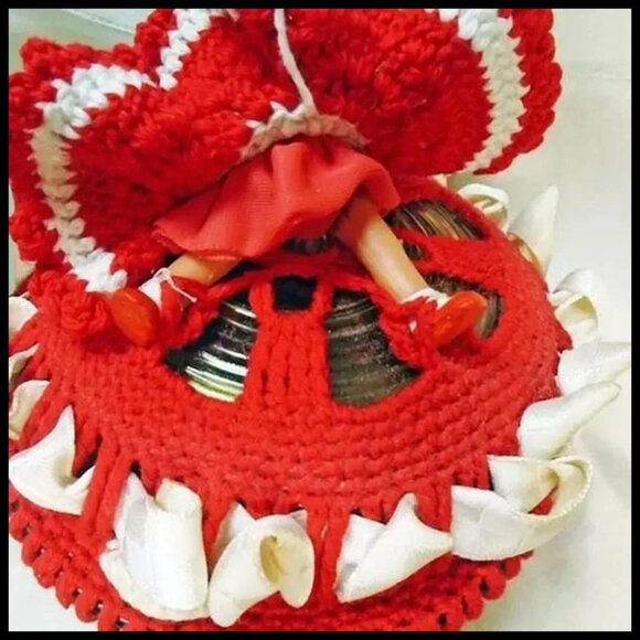 Vintage Half Doll Vanity Box / Powder Jar / Trinket Box / Dresser Jar - Picture 4 of 11